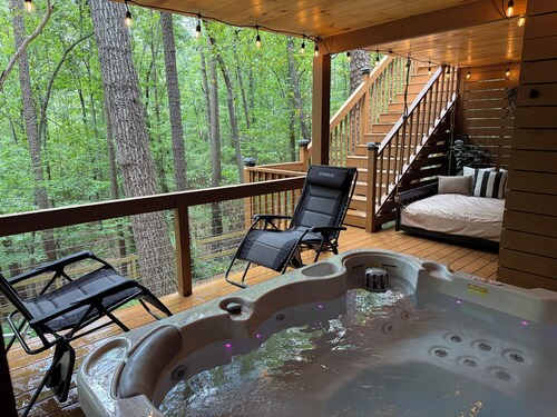 Cabin with Hot Tub, Firepit, Dog park