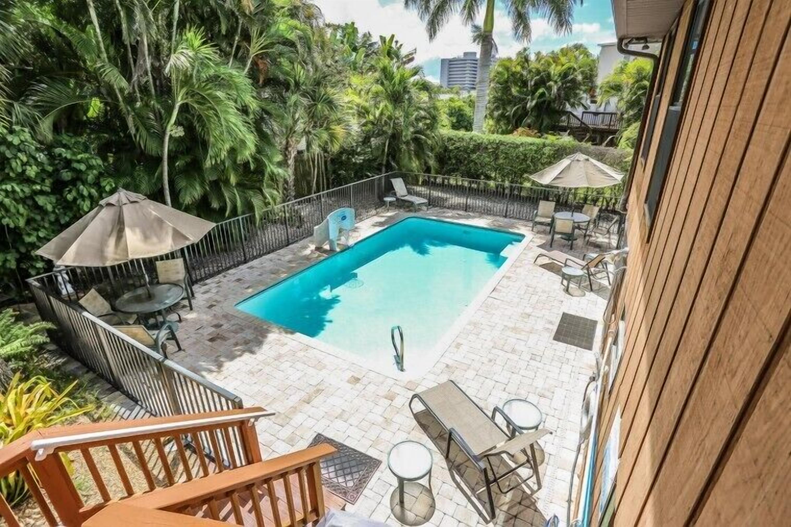Spacious beach home w. private pool, walk to beach + town