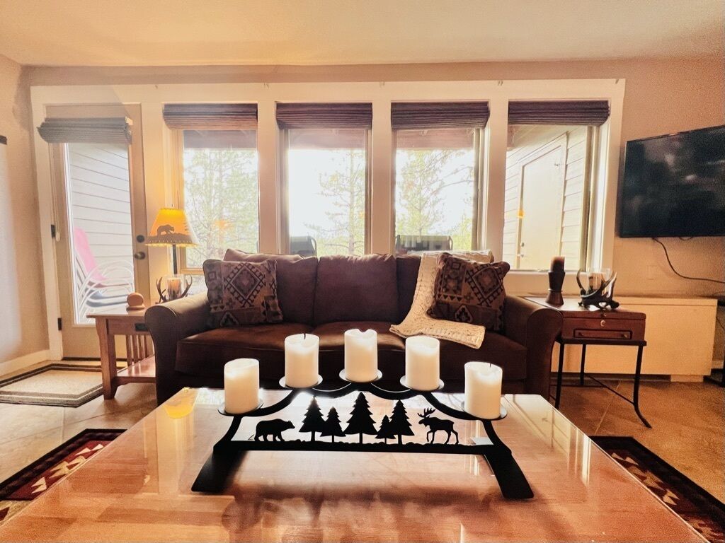 Televisión y chimenea 