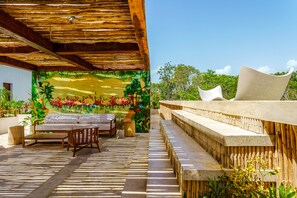 شرفة على السطح