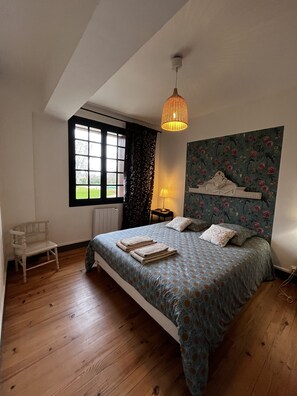 9 chambres, fer et planche à repasser, lit parapluie, Wi-Fi gratuit