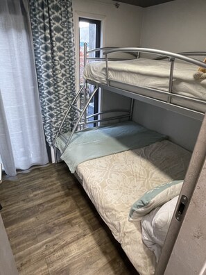 1 bedroom, WiFi, bed sheets