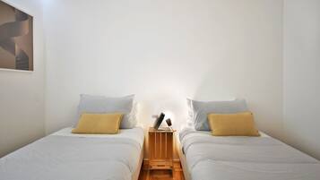 2 bedrooms, iron/ironing board, Internet, bed sheets
