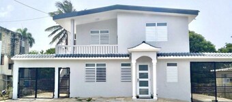 Mabodamaca Luxury House is a house located near the beach and airport