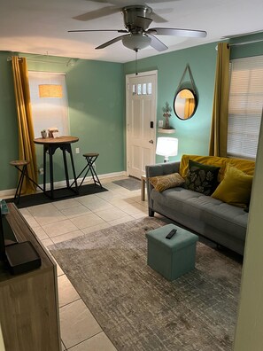 Smart TV - Bohemian Bungalow (Jacksonville)