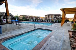 Et oppvarmet basseng