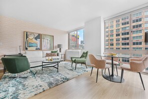 TV - Beautiful Chelsea One Bedroom with Luxe Amenities (New York)