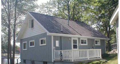 2 bedroom cabin with beautiful lake view