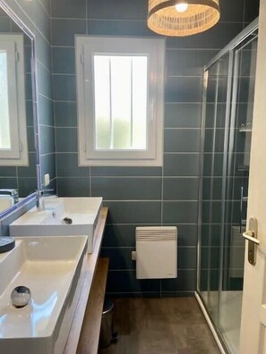 Shower, hair dryer, towels - Lenerie - 800m plage - Wifi - Parking (Préfailles)