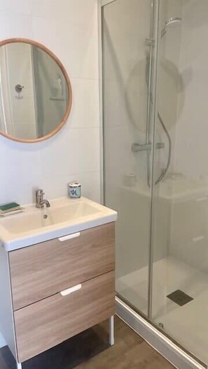 Shower, hair dryer, towels - Lenerie - 800m plage - Wifi - Parking (Préfailles)