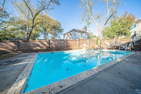 Outdoor pool, open 8:00 AM to 10:00 PM, pool umbrellas, sun loungers