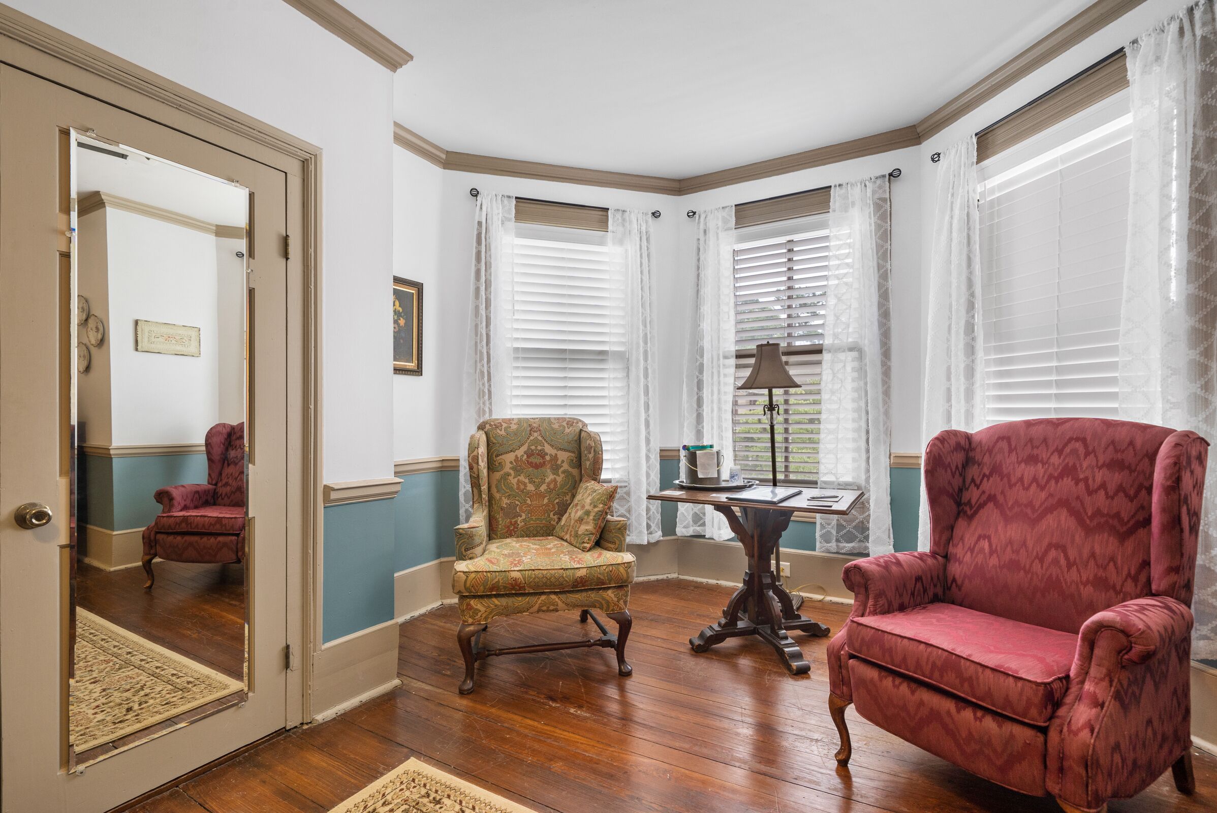 Zimmer, 1 Queen-Bett | Hochwertige Bettwaren, Tempur-Pedic-Betten, individuell dekoriert