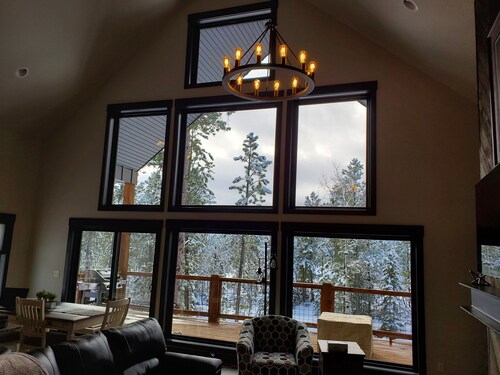 New 5 Bed 4 Bath Cabin, Fire Pit, Hot Tub, Arcade Games & All Paved Roads