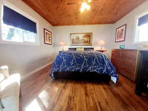 7 bedrooms, travel crib, free WiFi, bed sheets