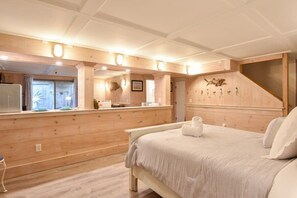 3 habitaciones, tabla de planchar con plancha, wifi y ropa de cama 