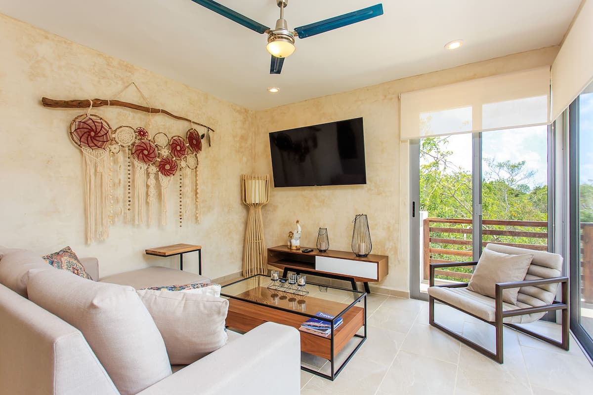 Premium Apartment, 2 Bedrooms | 2 bedrooms, individually decorated, individually furnished, desk