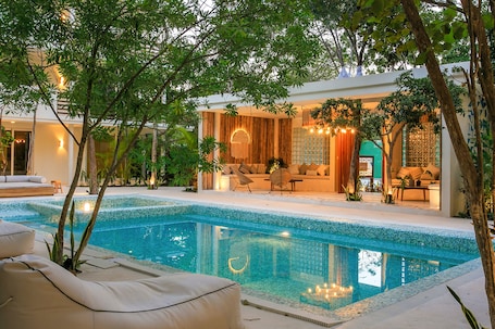 Outdoor pool, sun loungers