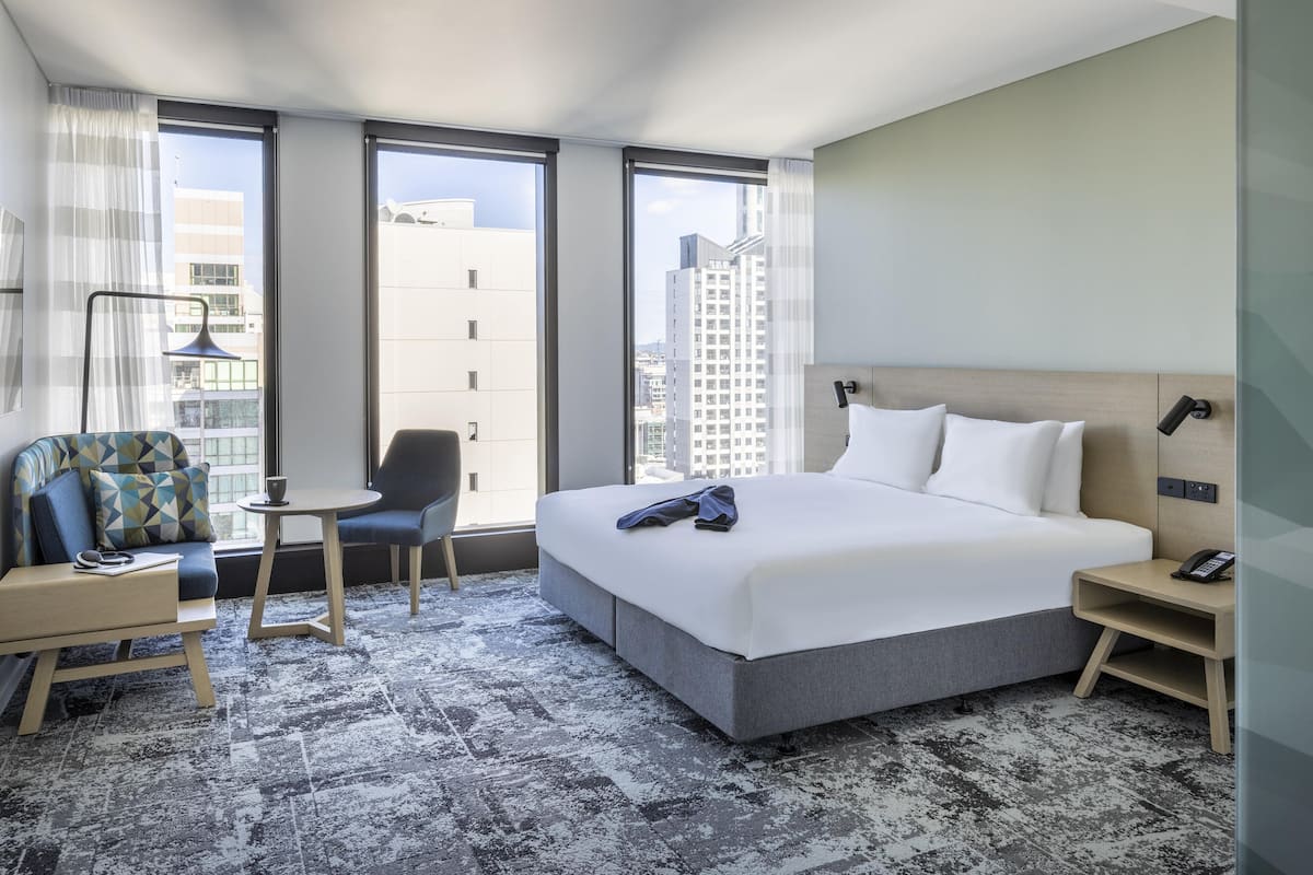 Standard Room, 1 King Bed, City View (Super King, with Free Breakfast) | Minibar, in-room safe, laptop workspace, blackout drapes