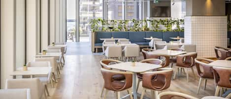 Breakfast, lunch, dinner served; Italian cuisine