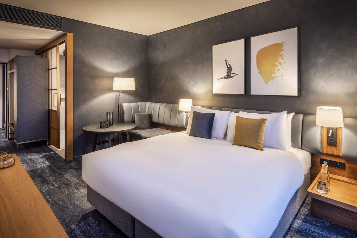 1 Schlafzimmer, hochwertige Bettwaren, Minibar, Zimmersafe