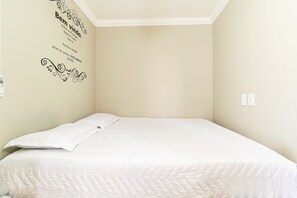 1 habitación, tabla de planchar con plancha, wifi gratis y ropa de cama 