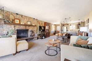 Smart TV, fireplace, ping pong, books - Creekside Serenity & Classic Winter Park Charm Spacious 3-Bedroom Condo! (Winter Park)