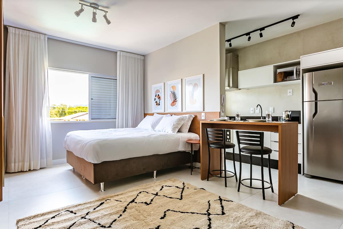 1 kamar tidur, tirai kedap cahaya, Wi-Fi gratis, dan seprai linen