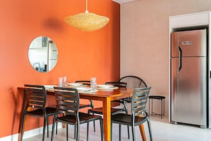 Lägenhet City | Eget kök | Stort kylskåp, mikrovågsugn och kaffe- och tebryggare