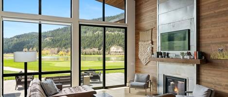 Télévision, cheminée