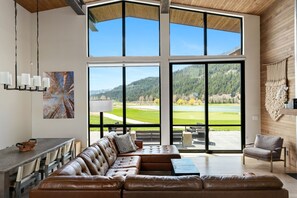 Télévision, cheminée