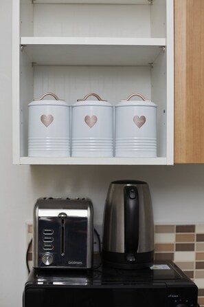 Comfort Studio, Ensuite | Private kitchen - Hayy Studios Blackhouse (Huddersfield)