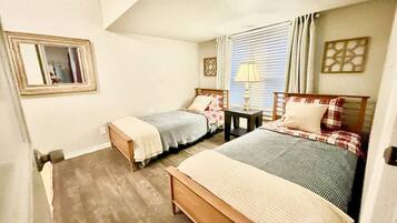 3 bedrooms, desk, iron/ironing board, free WiFi