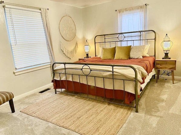 3 bedrooms, desk, iron/ironing board, free WiFi