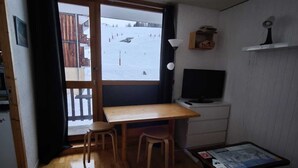 Unclassified image, 2 of 6, button - STUDIO CABIN 4PERS ESXPOSE SUD PIED PISTE (la plagne villages)