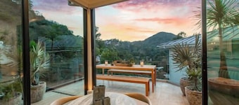 Willow Glen - Hollywood Hills Multi-Level Villa with Elevator, Theater & Pool