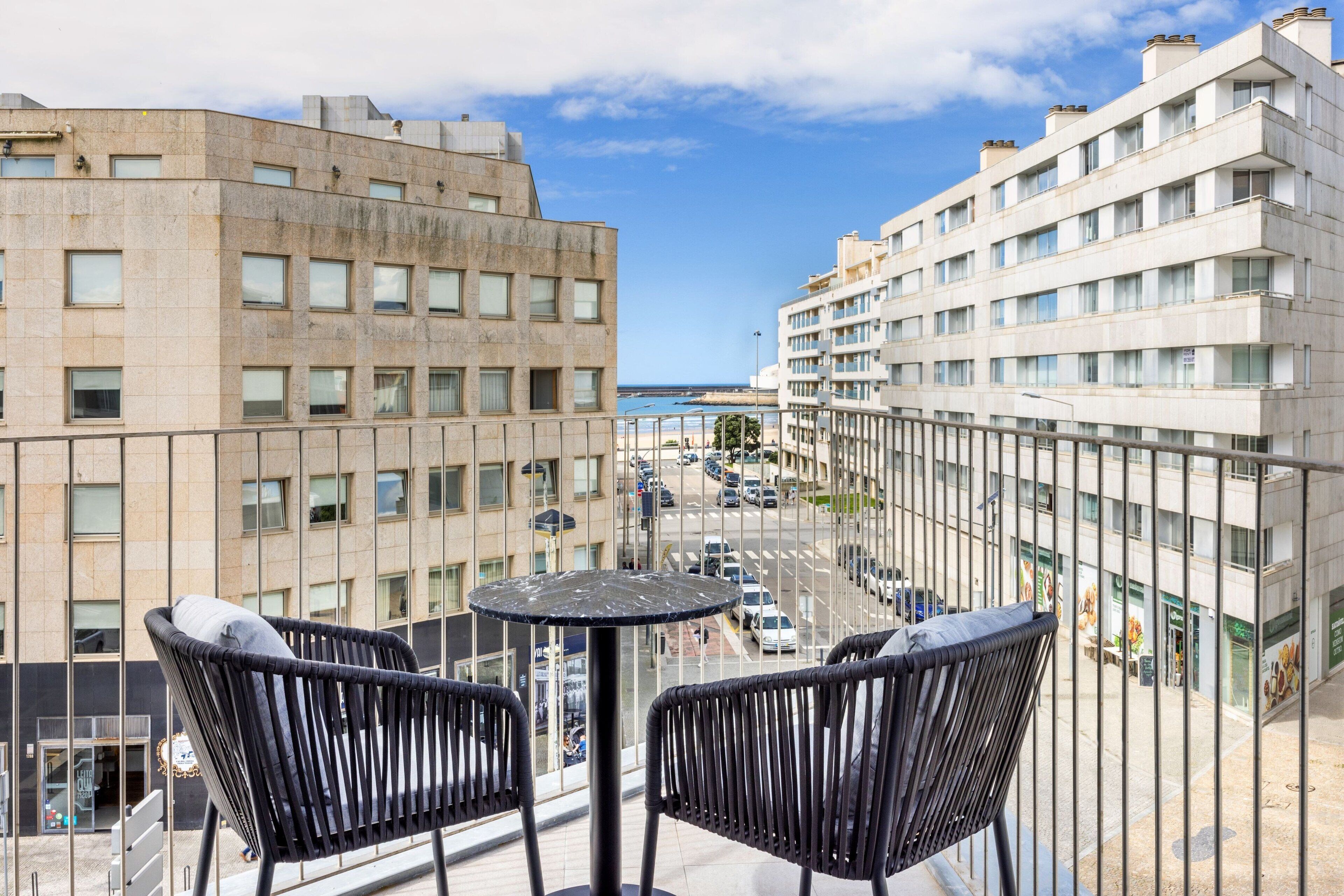 Habitación superior, 1 cama de matrimonio grande, balcón, vistas a la ciudad | Ropa de cama de alta calidad, minibar, caja fuerte y escritorio