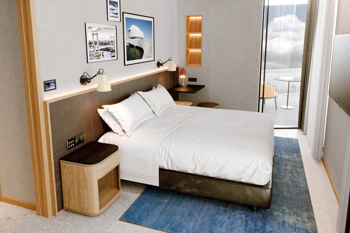 Superior Room, 1 King Bed, Balcony, City View | Premium bedding, minibar, in-room safe, desk