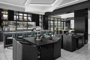 Rooftop bar, al fresco dining, open selected days - AC Hotel by Marriott Washington DC Capitol Hill Navy Yard (Washington)