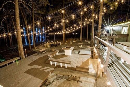 THE FAMILY FOREST · ★3 Acres Of Forest★Lighted Yard★Chef Kitchen★
