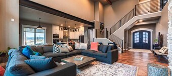 CAMELOT · ✔︎Rockies Views ✔︎Sleeps 34 Big Groups ✔︎ Fully