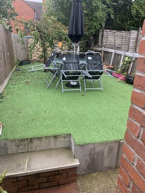 Terrace/patio - Beautiful one room suite    close  to coventry city centre with free parking (Coventry)