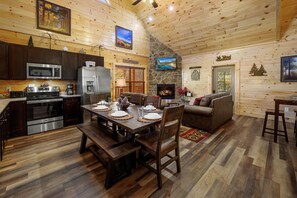 Interior - Black Bear Lodge - Prime Location - 4BR With Indoor Pool & Hot Tub (Pigeon Forge)
