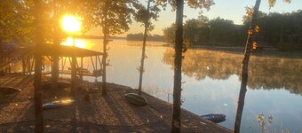 Lakeside Lake Balboa w/2 kayaks