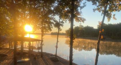 Lakeside Lake Balboa w/2 kayaks