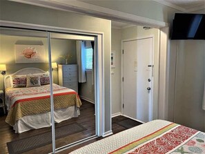 1 habitación, tabla de planchar con plancha, wifi gratis y ropa de cama 