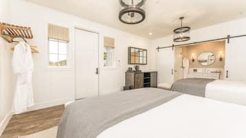 Chambre Double Deluxe | Minibar, coffres-forts dans les chambres, fer et planche Ă repasser