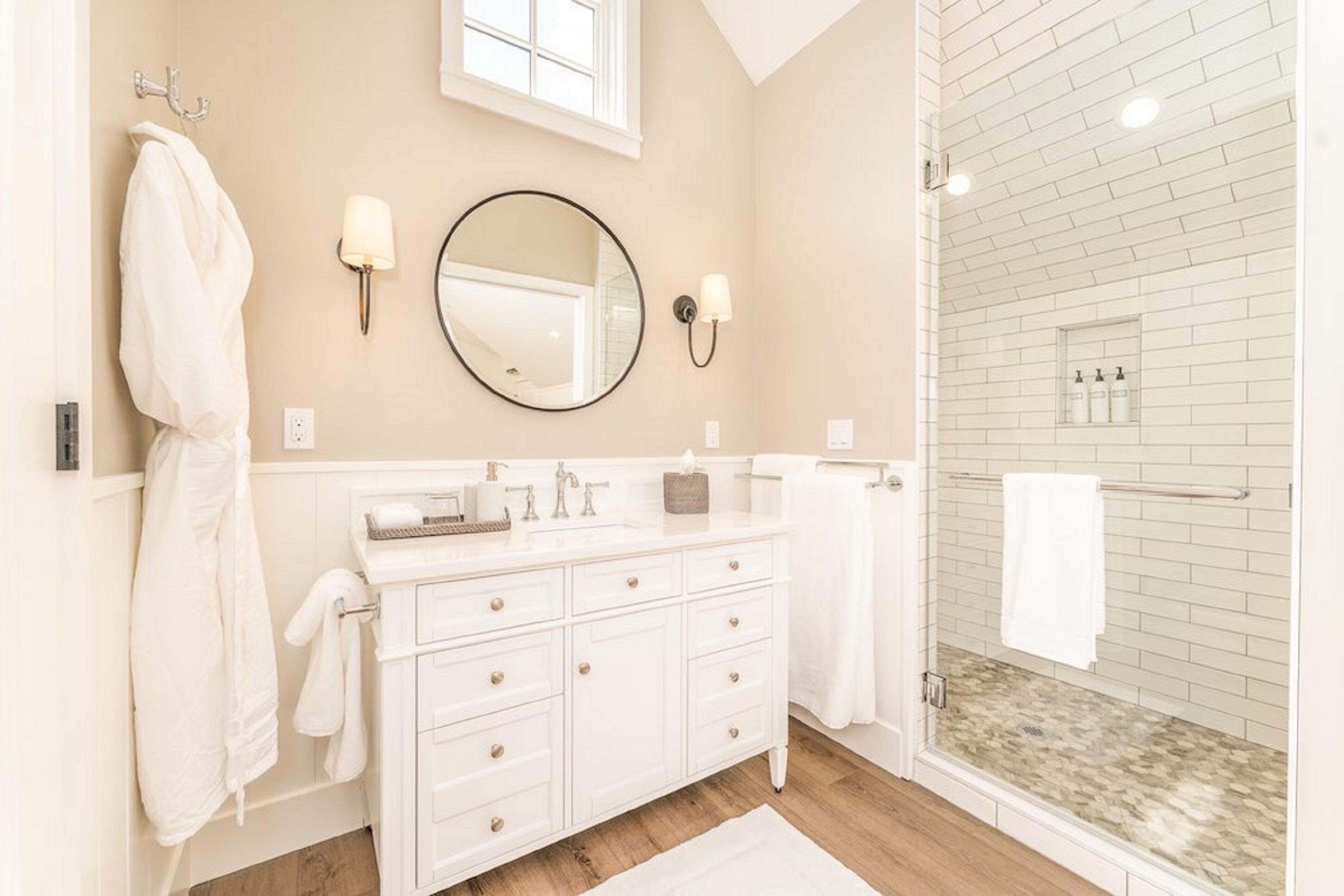 샤워 시설, 무료 세면용품, 목욕가운, 슬리퍼