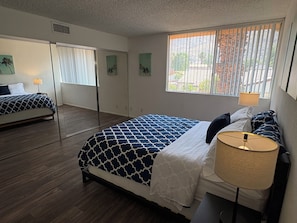 2 bedrooms, iron/ironing board, free WiFi, bed sheets
