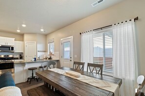 冰箱、微波炉、烤箱、炉灶