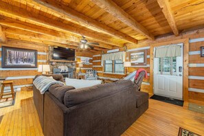 Fernseher, Kamin, Arbeitsbereiche